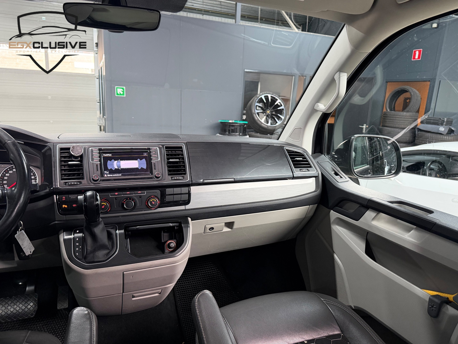 54090842-28.jpg